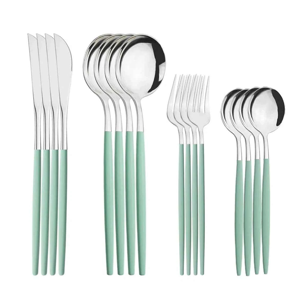 Vue d'ensemble des couverts vert menthe et argent : un couteau, une cuillère à soupe, une fourchette et une petite cuillère en acier inoxydable sur fond blanc.