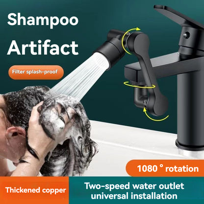 Rallonge de robinet noire articulée FlexiFlow rotative à 1080 degrés utilisée pour se laver les cheveux au lavabo.