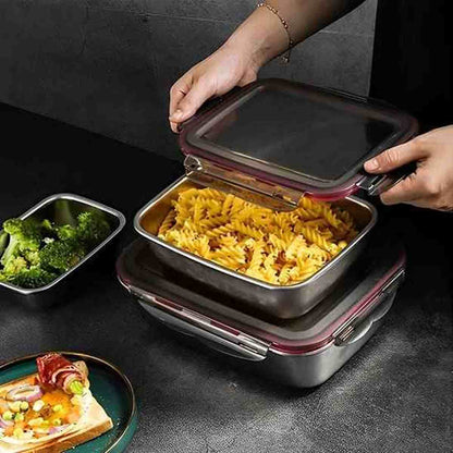 Lunch box en acier inoxydable remplie de pâtes fusilli, démontrant la capacité de stockage et la conservation thermique.