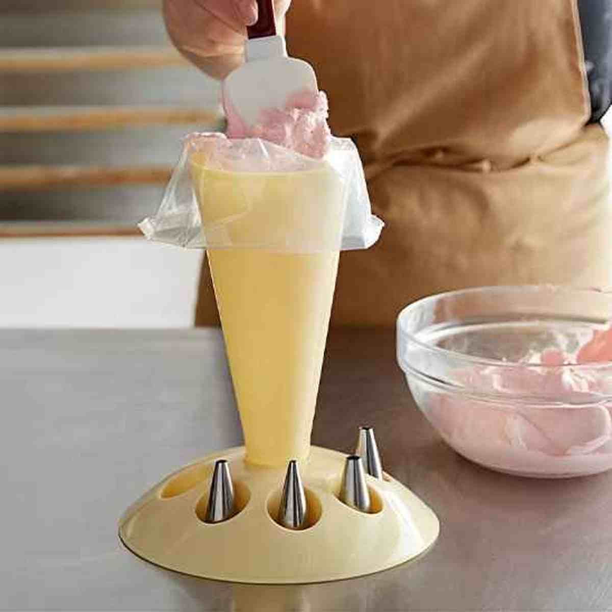 Kit complet de poche à douille de pâtisserie professionnelle PâtissiPro en silicone bleu, incluant douilles en acier inoxydable et coupleurs pour décoration experte.