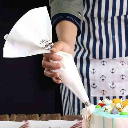 poche à douille Pâtissier Pro en silicone, montrant une prise en main ergonomique pour un glaçage précis.