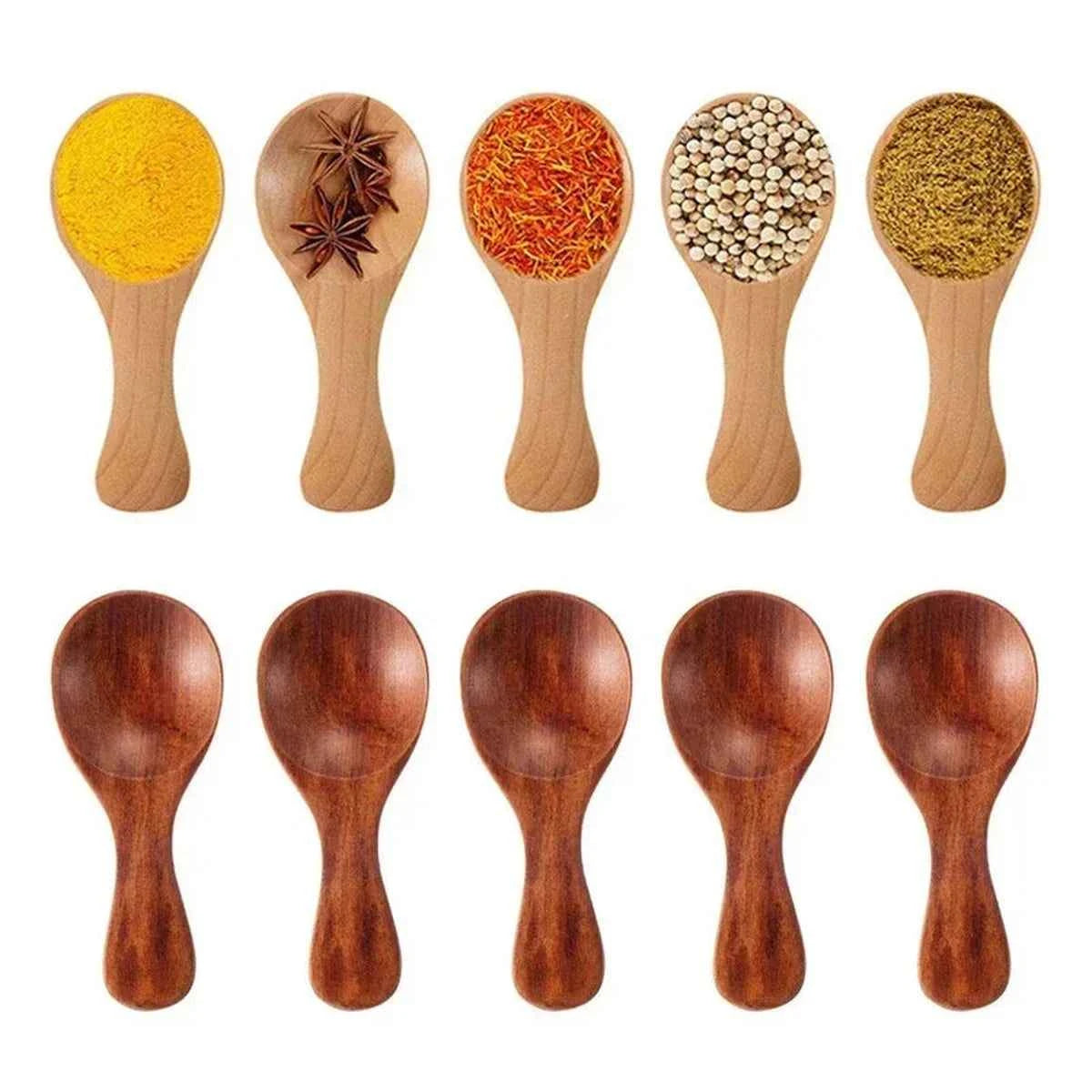 Lot de 5 mini cuillères en bois naturel (clair et foncé) remplies d'épices variées comme le curcuma et le poivre